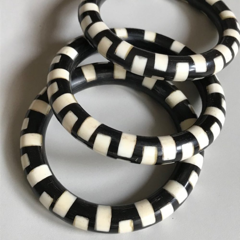 Black and white inlaid bone bracelets - Picture 5 of 5